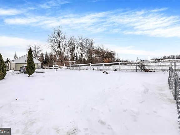 4th image of 757 N Manor Rd