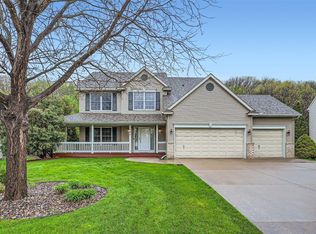 1882 Bowsens Ln, Woodbury, MN 55125
