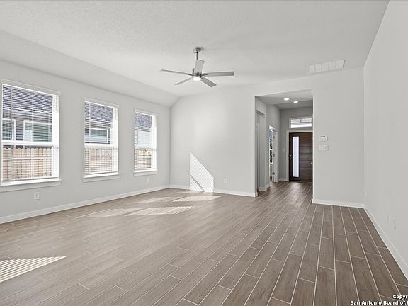 4th image of 1009 Willowbrook Ave