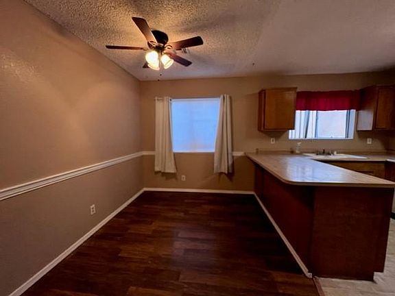4th image of 2464 Lakeside Dr #B