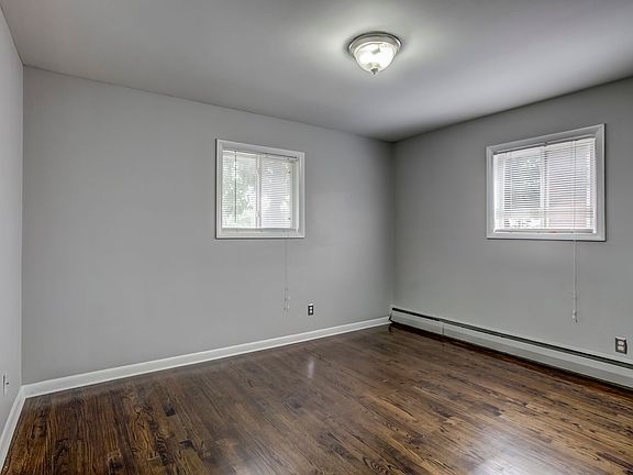 3rd image of 649 W Maple Rd APT 1