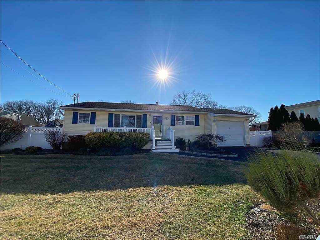 356 Neptune Ave, West Babylon, NY 11704 Zillow