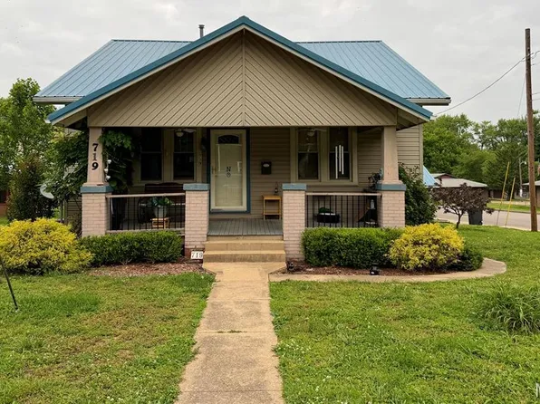 719 E Columbia St, Farmington, MO 63640