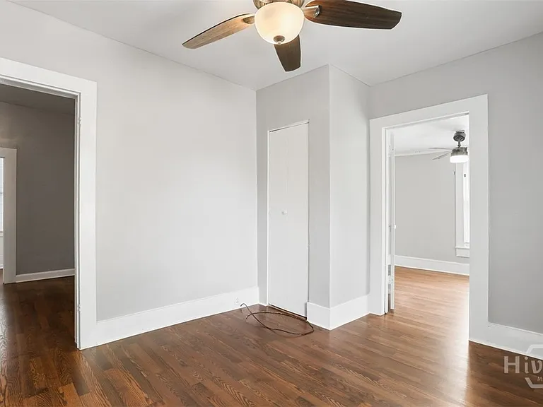 1023 W 37th St — Photo 21