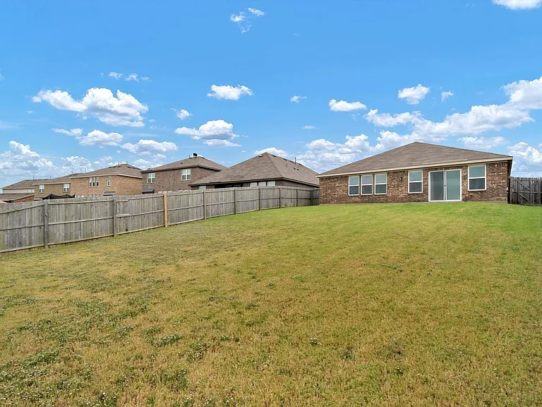 5100 Royal Springs Dr — Photo 12