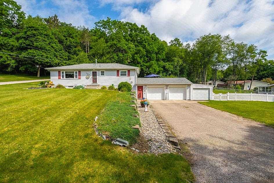 1st image of 124 Pinecrest Dr