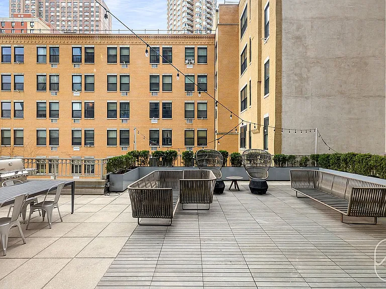 561 10th Ave #44G — Photo 29