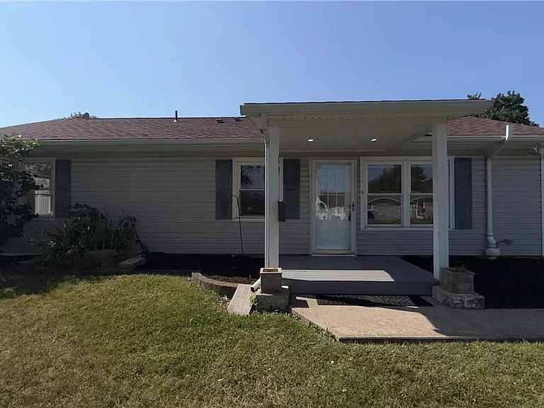 49 Seyfried Ave — Photo 25