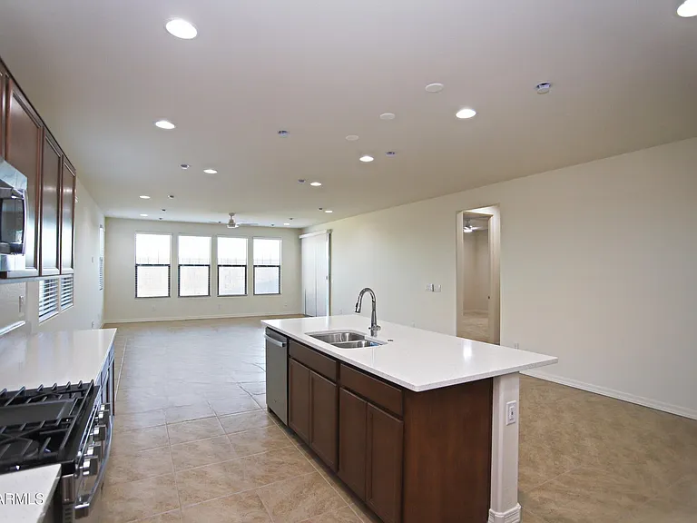 879 W Finch Dr — Photo 16