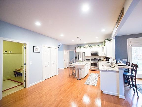 3rd image of 4924 Bernadette Dr