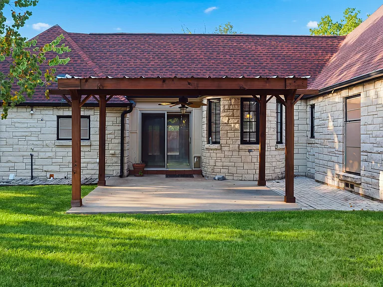 8561 Strathmore Dr — Photo 38