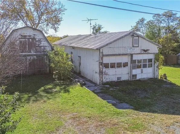 27406 Mill St, Chaumont, NY 13622