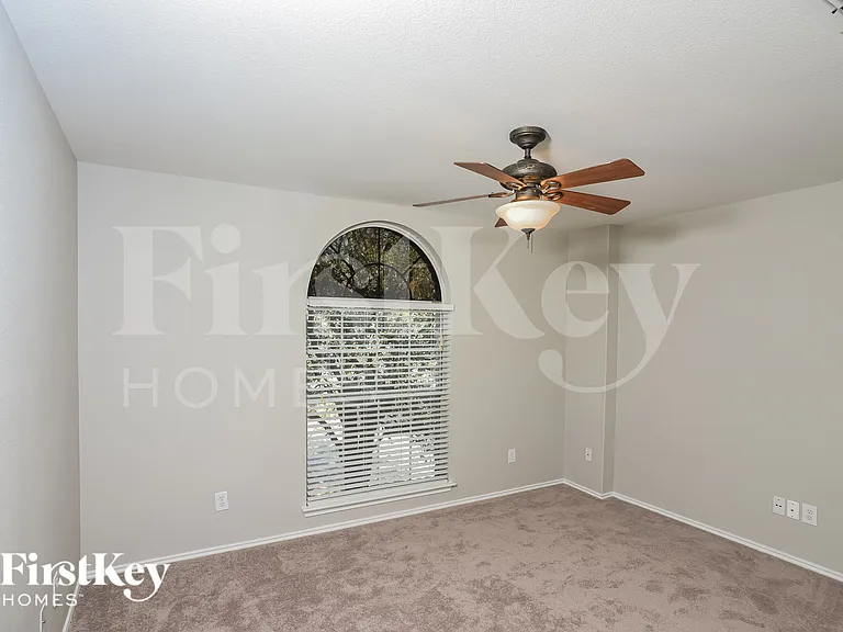 6122 Kenedy Leaf — Photo 7