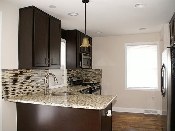 2nd image of 1333 Mandel Ave