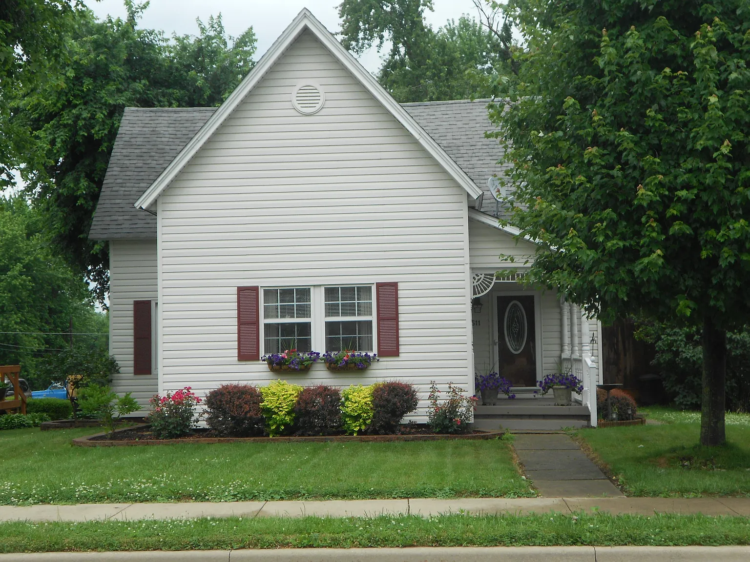 511 N Forest Ave photo 1