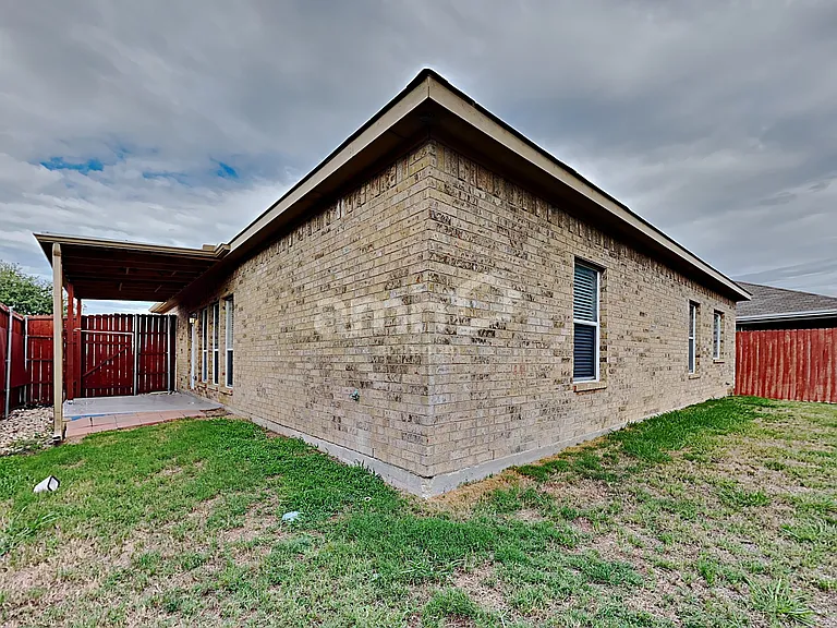 73 N Highland Dr — Photo 20