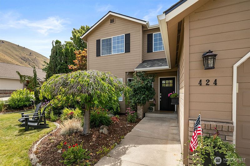3rd image of 424 Canyon Place