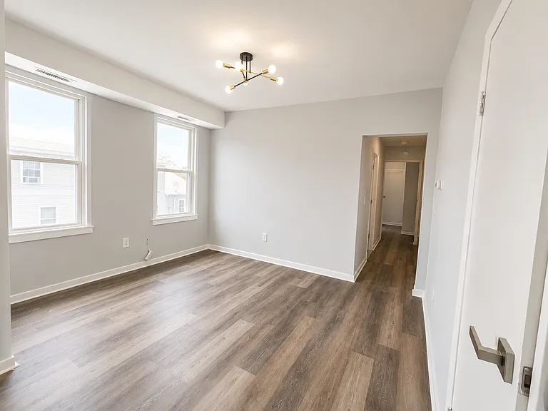 156 Poplar St #3R — Photo 5