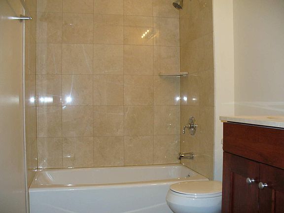 4th image of 2927 N Southport Ave #3N