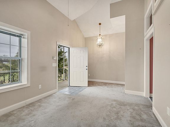 5th image of 825 Saint Andrews Ln