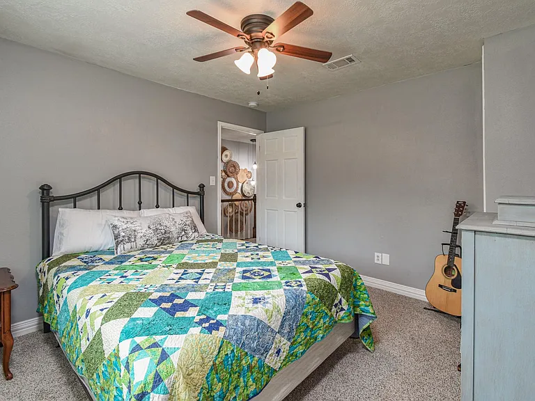 310 Prince Of Wales St — Photo 18