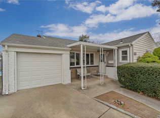 1526 Debra Pl, Valley Stream, NY 11580