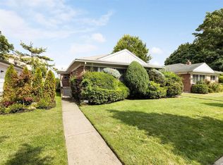 6991 113th St, Forest Hills, NY 11375