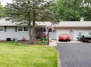 206 Woodrig Rd, Bloomington, IL 61704