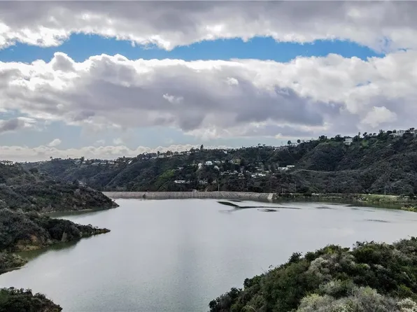 10580 Selkirk Ln #17-BEL, Los Angeles, CA 90077