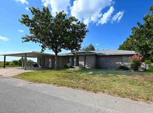 17 Hillcrest St, Perry, OK 73077