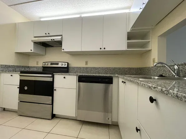 820 Twin Lakes Dr #820, Pompano Beach, FL 33071