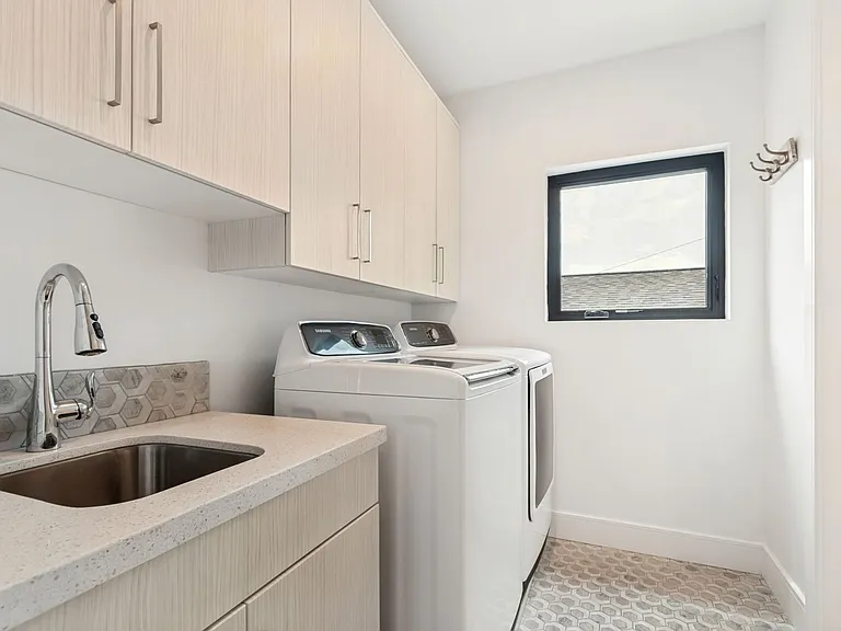 279 J St — Photo 15