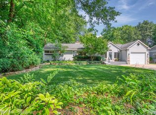 9412 Mandon Rd, White Lake, MI 48386