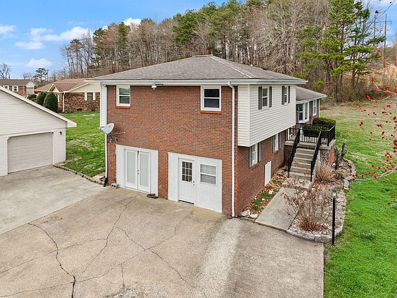 4th image of 37 Skylark Dr
