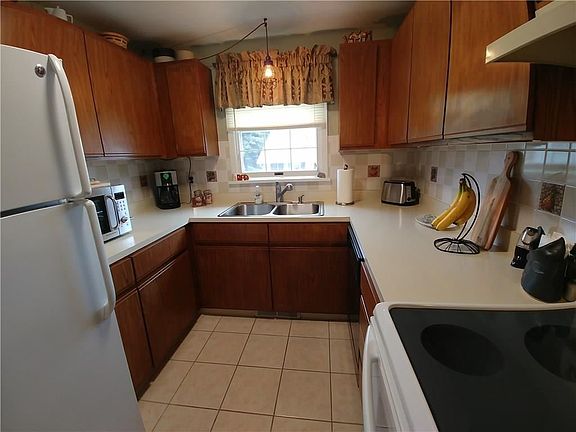 4th image of 1176 Earls Dr