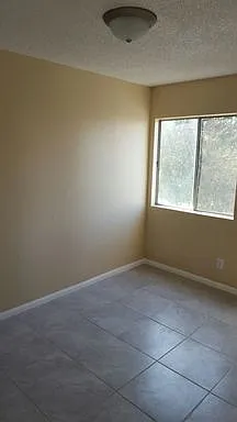 1110 S Kenmore Ave — Photo 5
