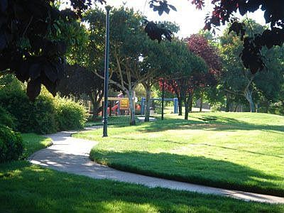 Green belt tot lot