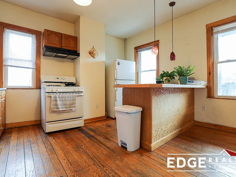346 Faneuil St #2 — Photo 4