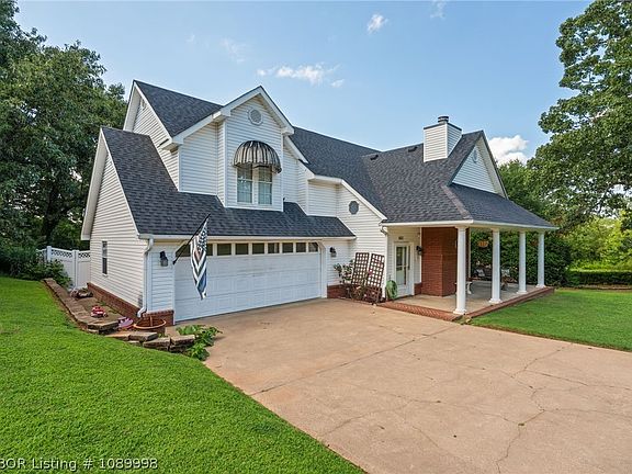 2nd image of 860 Country Club Dr