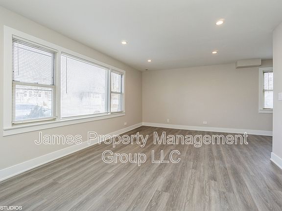 3rd image of 6047 N Northwest Hwy APT 8