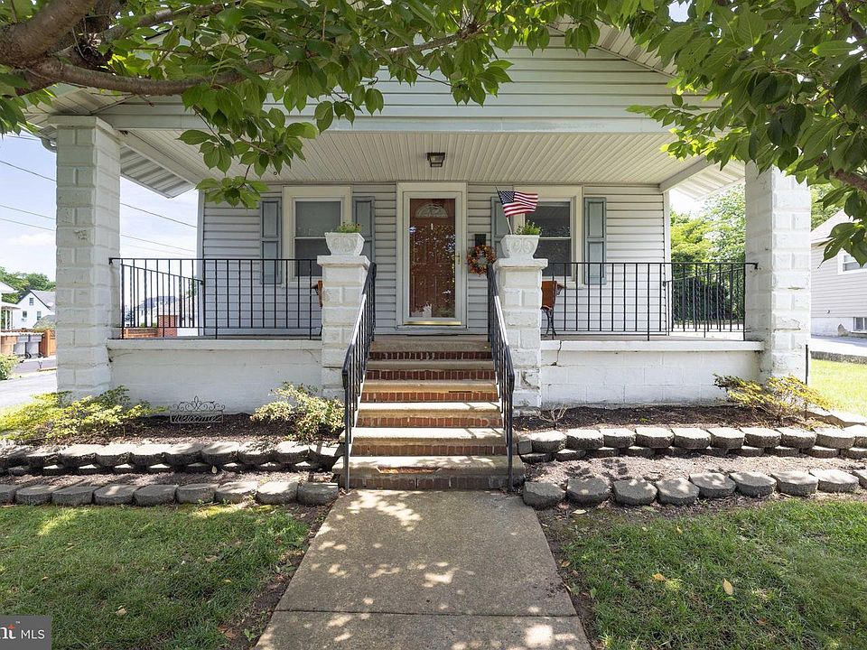 1st image of 302 Mary St