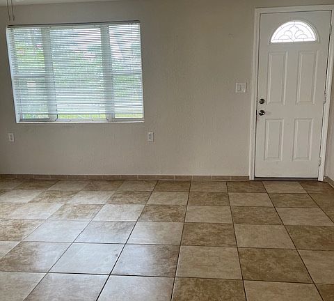 2nd image of 441 Sunset Dr