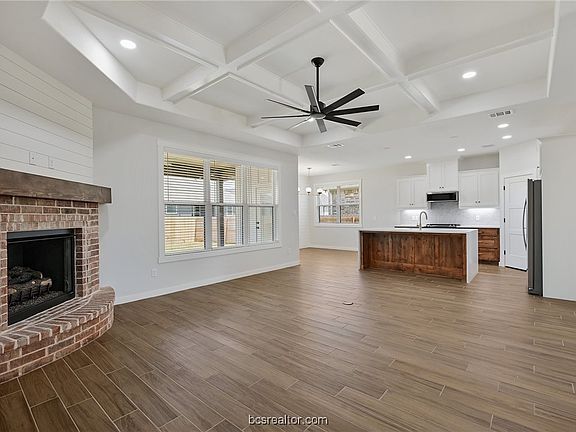 3rd image of 3031 Teller Dr