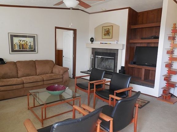 3rd image of 102 Sierra Vista Dr