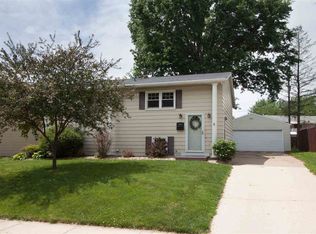 3043 56th St, Moline, IL 61265