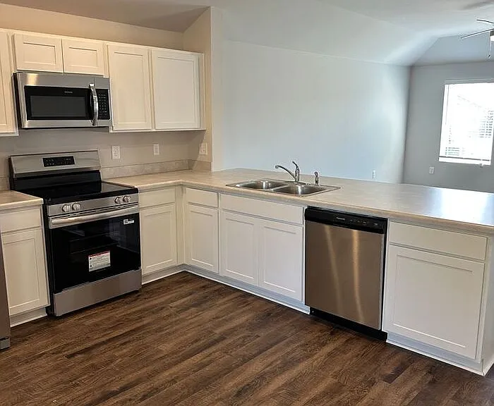 2260 W Middlebrooke Xing — Photo 17