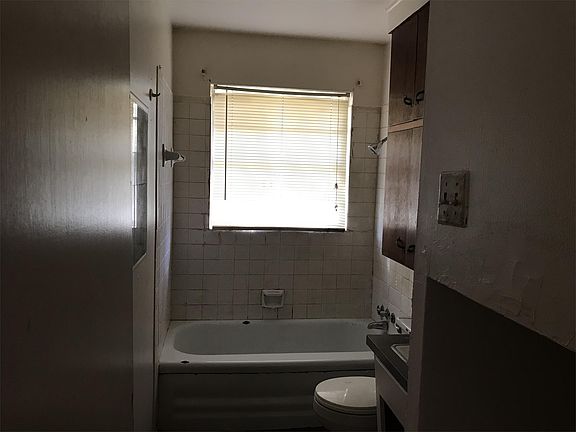 5th image of 1510 Parkdale Dr