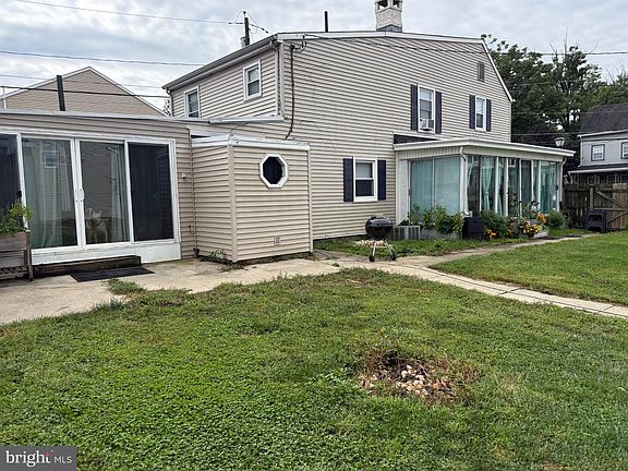 3rd image of 207 Washington St