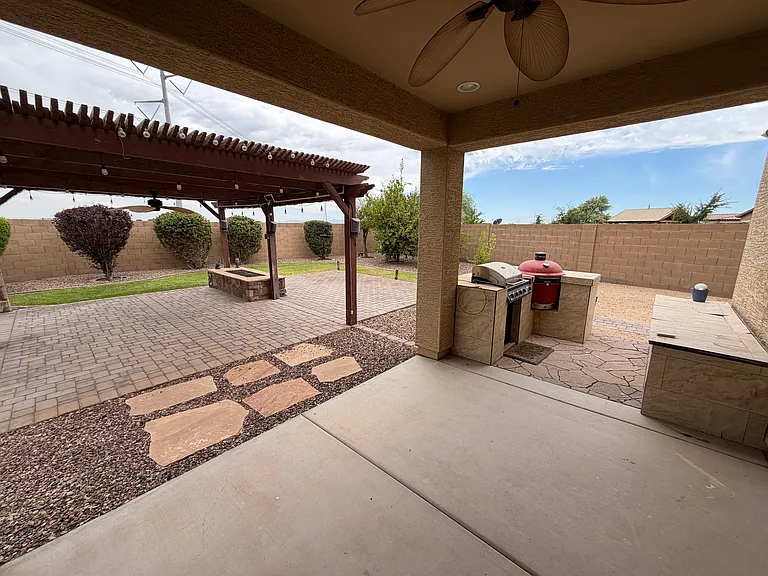 6906 S 78th Dr — Photo 30