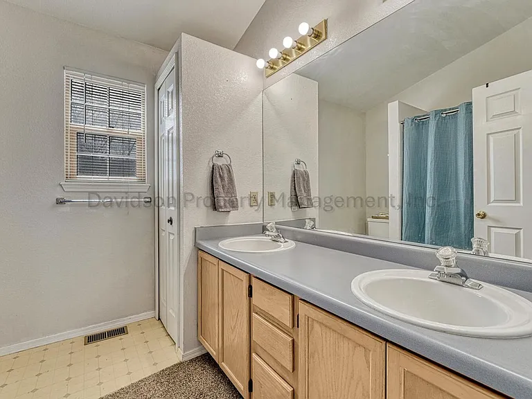 1524 Shane Cir — Photo 11